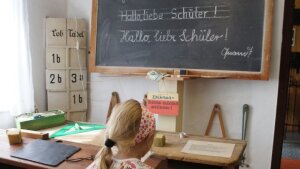 Symbolbild Schule Kinder Lernen Unterricht Schüler Bildung DDR